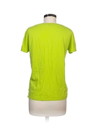 m Beden Dilvin T-shirt %70 İndirimli.