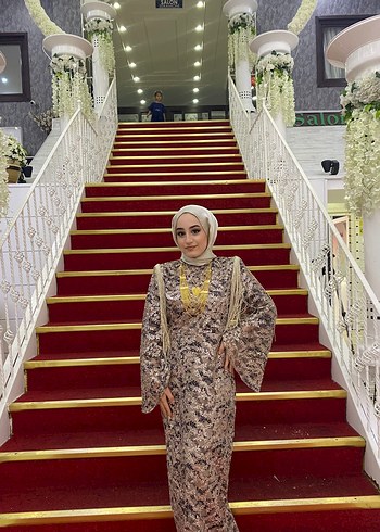 Uzun Kollu Yüksek Yakalı Altın Renkli Kadın Kına Elbisesi - Görsel 4