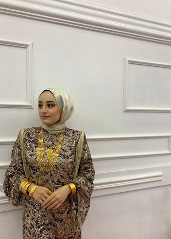 Uzun Kollu Yüksek Yakalı Altın Renkli Kadın Kına Elbisesi - Görsel 2