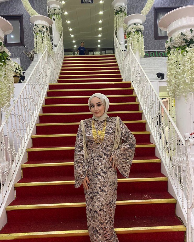 Uzun Kollu Yüksek Yakalı Altın Renkli Kadın Kına Elbisesi - Görsel 4