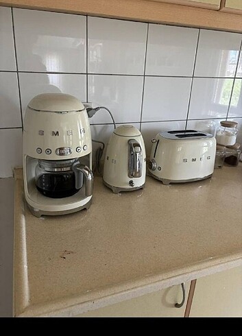 YEPYENİ SMEG 3 PARÇALIK MUTFAK EŞYASI