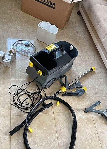 KARCHER 10/1 HALI KOLTUK YIKAMA MAKİNESİ 