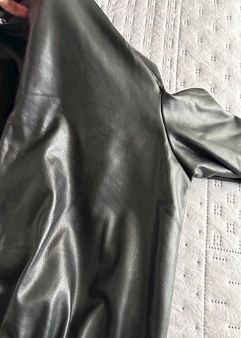 Siyah Parlak Deri Fermuarlı Ceket - Görsel 2