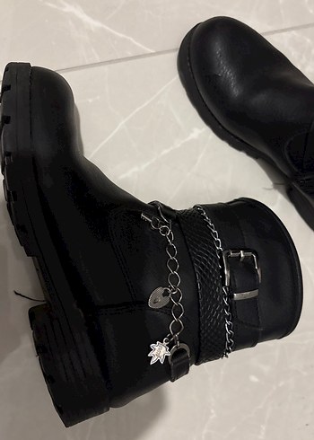 Kilitli Siyah Deri Gotik Bot - Görsel 3