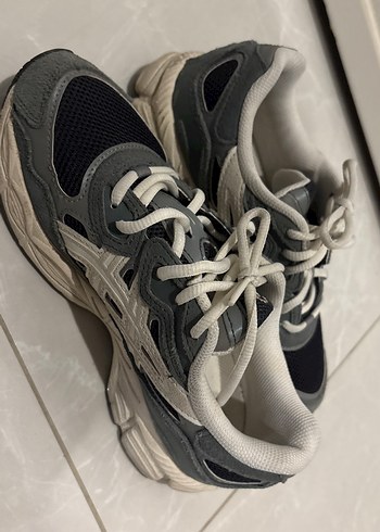 Gri Bağcıklı Kadın Spor Ayakkabı - Görsel 2