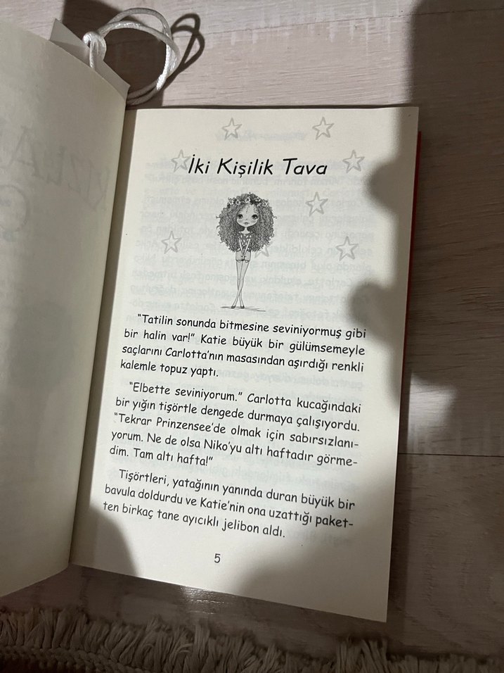 Kızlar Çetesi - Kokulu Kitap - Görsel 4