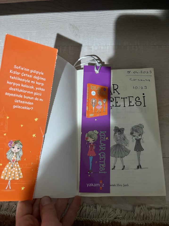 Kızlar Çetesi - Kokulu Kitap - Görsel 2