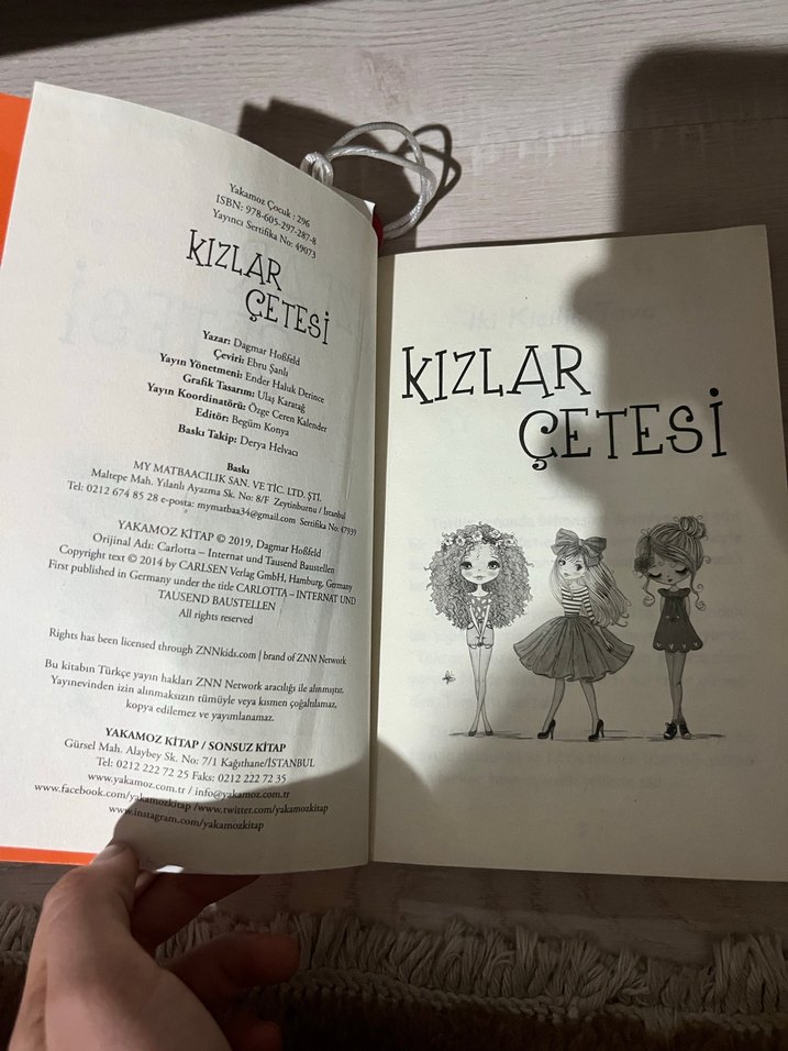 Kızlar Çetesi - Kokulu Kitap - Görsel 3