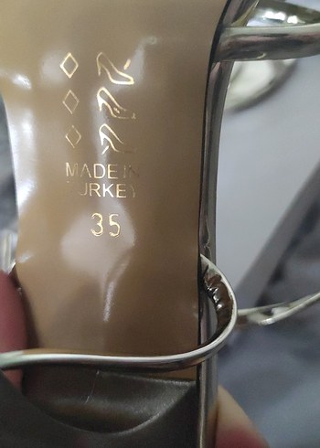 35 Beden Altın Renkli Klasik Stiletto Topuklu Kadın Ayakkabı