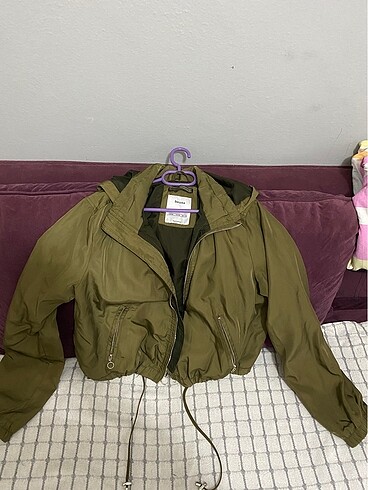 Bershka Haki Yağmurluk Kadın