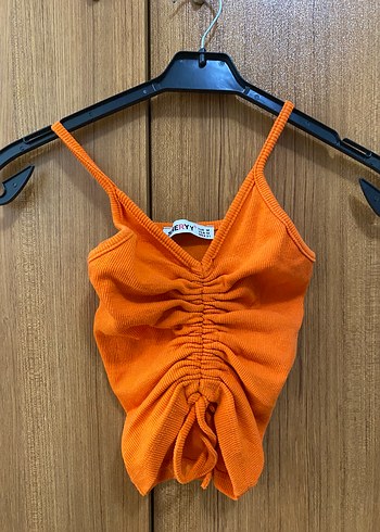 Turuncu V Yaka Pliseli Mini Crop Top