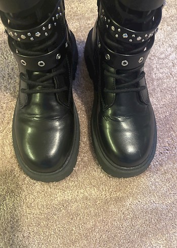 Tokalı Siyah Deri Blok Topuklu Bot - Görsel 5