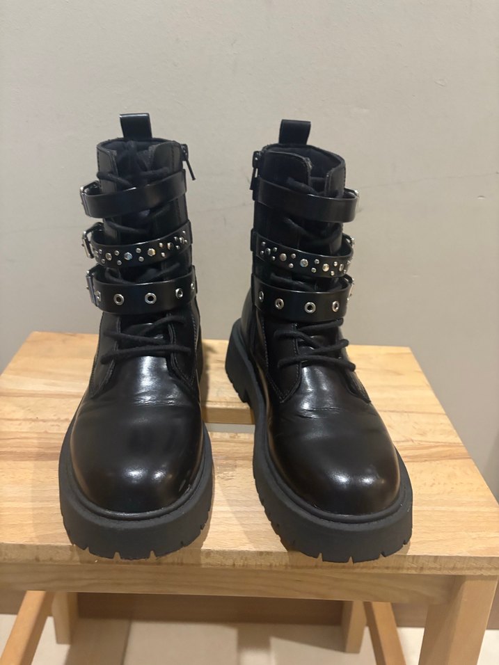 Tokalı Siyah Deri Blok Topuklu Bot - Görsel 4