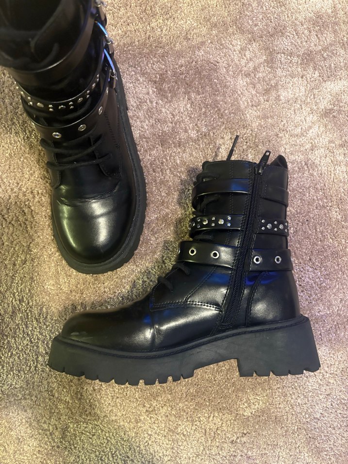 Tokalı Siyah Deri Blok Topuklu Bot - Görsel 2