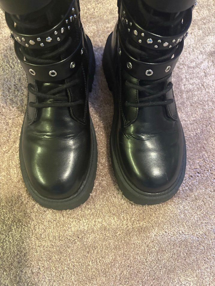 Tokalı Siyah Deri Blok Topuklu Bot - Görsel 5