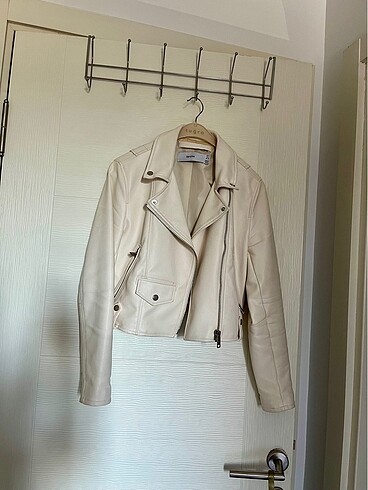 Bershka Beyaz Deri Ceket