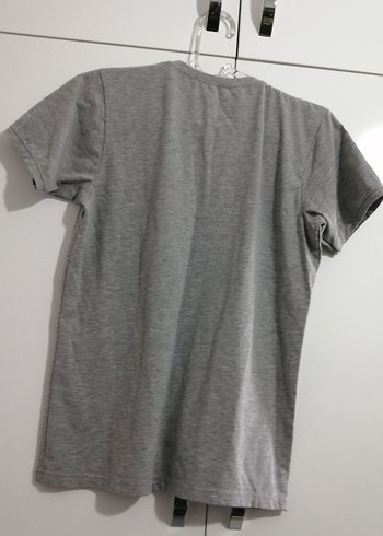 Gri Erkek V Yaka Tişört - Görsel 3