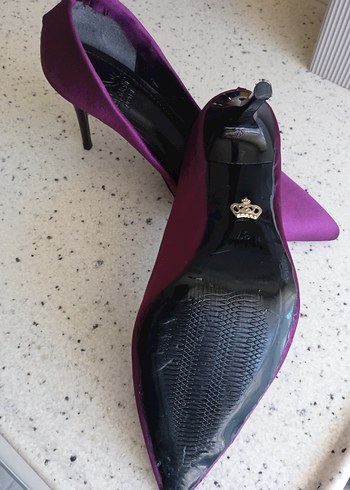 37 Beden Mor Saten Pile Detaylı Stiletto