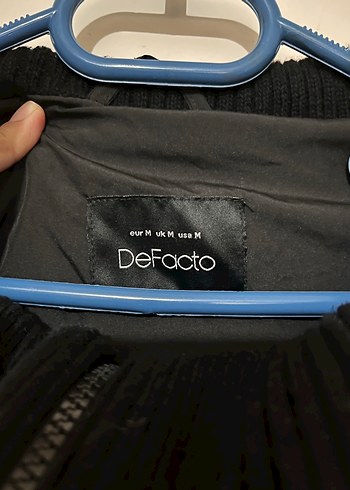 Siyah Yüksek Yakalı Kadın Mont - Görsel 2