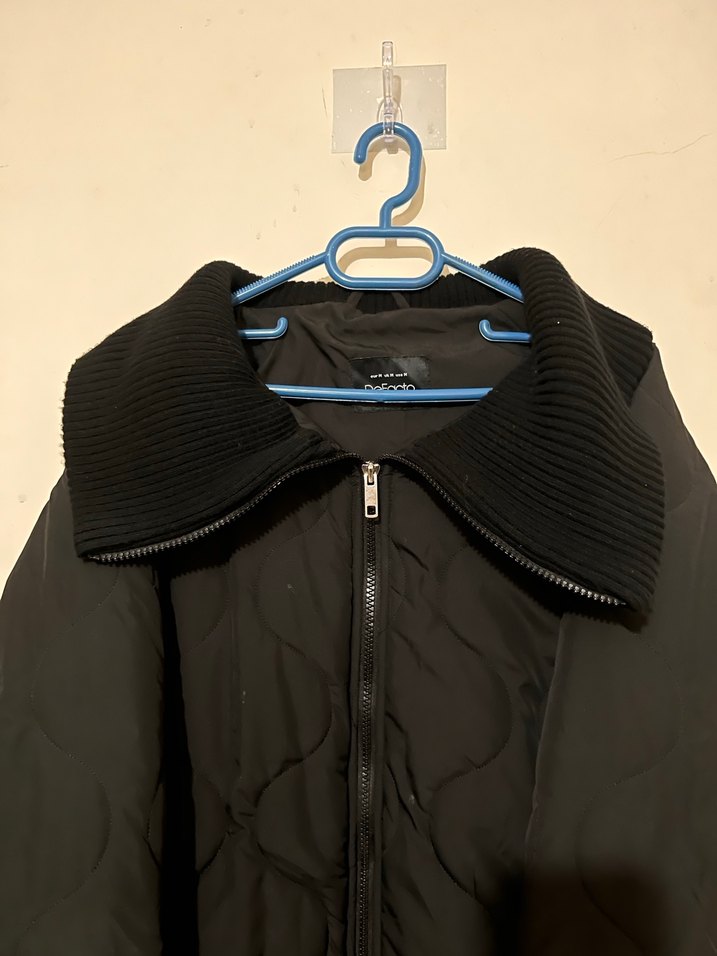 Siyah Yüksek Yakalı Kadın Mont - Görsel 3