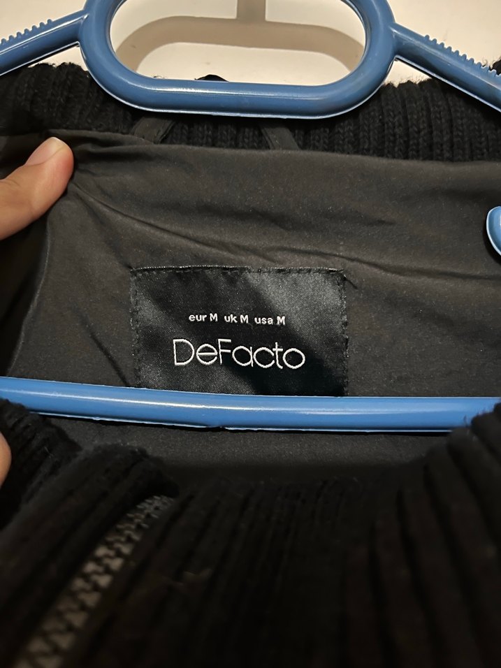 Siyah Yüksek Yakalı Kadın Mont - Görsel 2