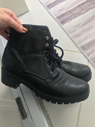 Siyah kısa bot