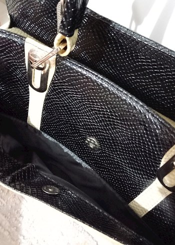 Siyah Parlak Deri Kadın Çantası - Görsel 2