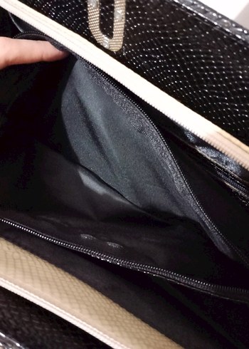 Siyah Parlak Deri Kadın Çantası - Görsel 4