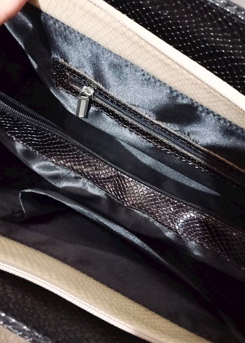 Siyah Parlak Deri Kadın Çantası - Görsel 3