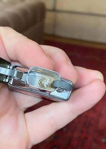 Zippo Kırmızı Köpek Vintage Çakmak - Görsel 2