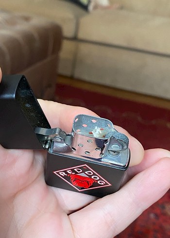 Zippo Kırmızı Köpek Vintage Çakmak - Görsel 3