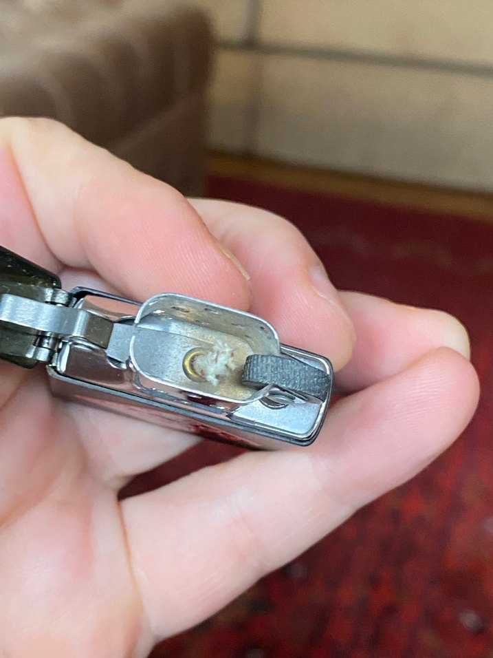 Zippo Kırmızı Köpek Vintage Çakmak - Görsel 2