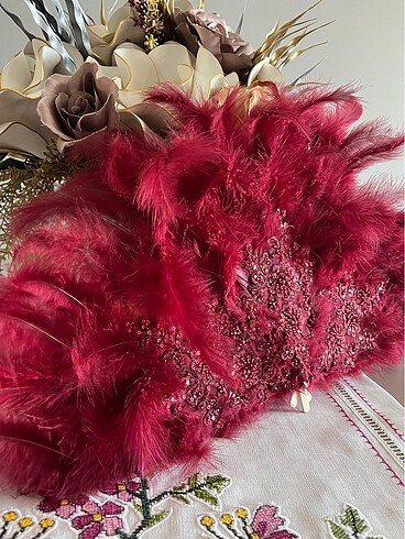 Kırmızı tüğlü yelpaze - Görsel 2