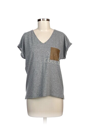 Defacto T-shirt %70 İndirimli.