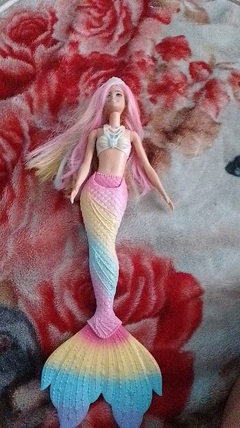 Renkli deniz kızı Barbie bebek