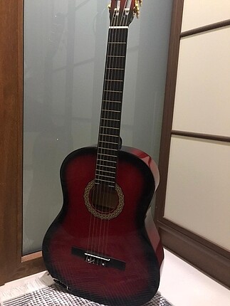Kırmızı gitar