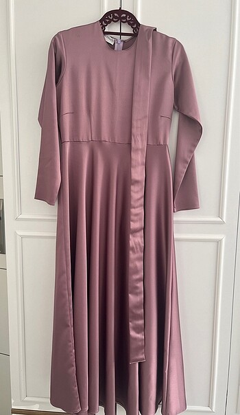 m Beden Sinem Birinci- Saten Elbise- Gül kurusu