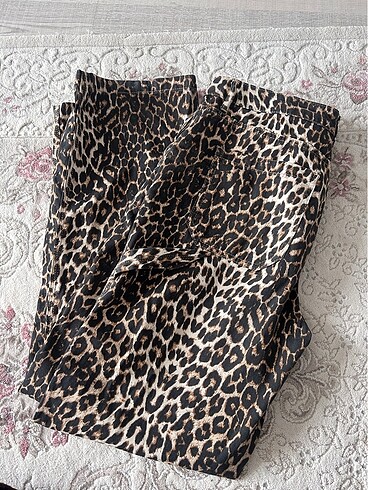42 Beden SIFIR TERTEMİZ LEOPAR PANTOLON