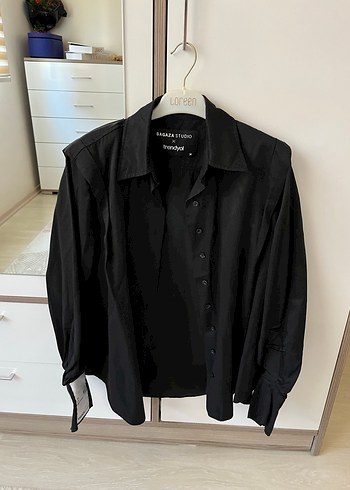 Siyah Düğmeli Kadın Uzun Kollu Gömlek - Görsel 2