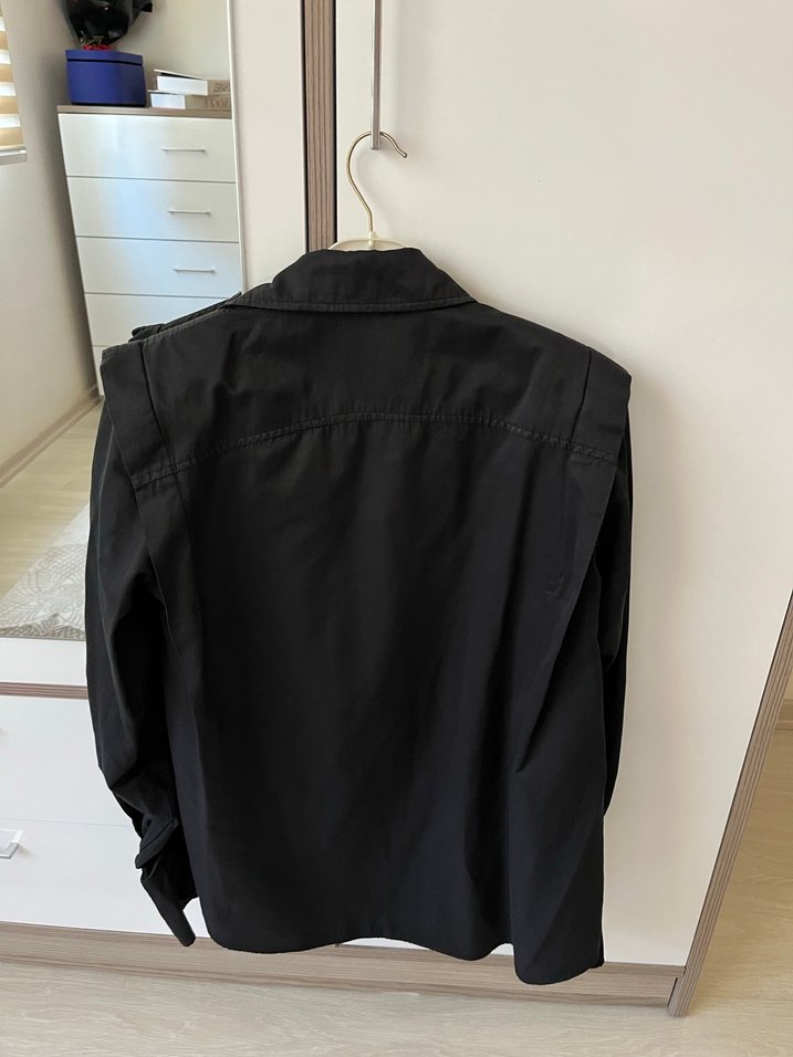 Siyah Düğmeli Kadın Uzun Kollu Gömlek - Görsel 4