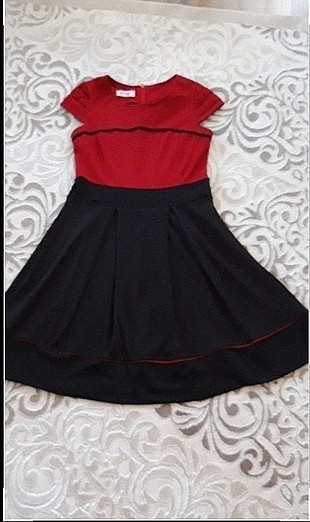 koyu kırmızı siyah elbise 