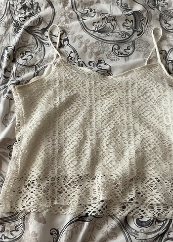 Dantel Detaylı kram rengi crop
