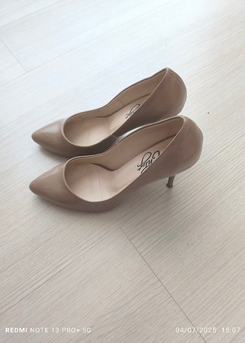Bej Stiletto Topuklu Kadın Ayakkabı