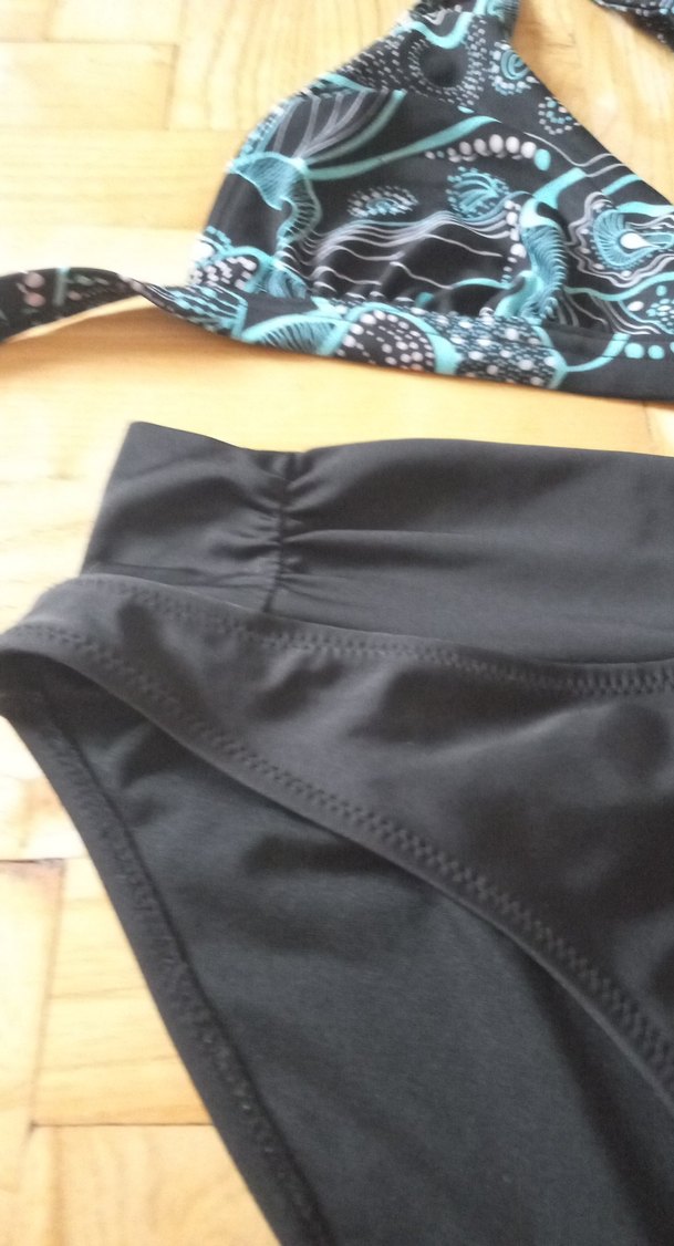 Mavi Desenli ve Siyah Mini Bikini Takımı - Görsel 2