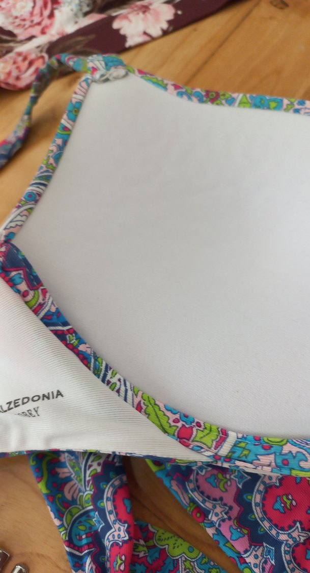 Renkli Bohem Tarzı Bağlamalı Bikini Üstleri - Görsel 3