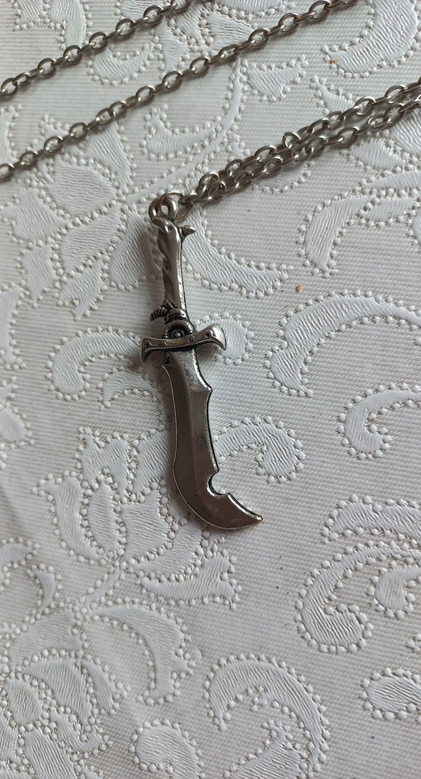 Altın Renk Zincirli Gotik Midi Kolye - Görsel 3