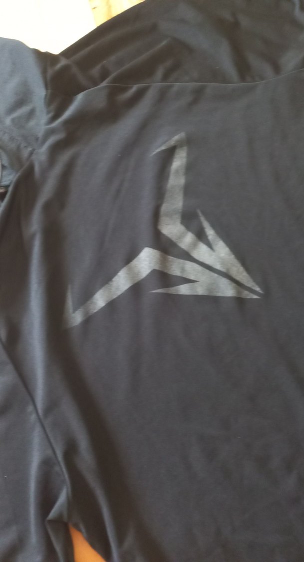 Siyah Kapüşonlu V Yaka Erkek Tişört - Görsel 2