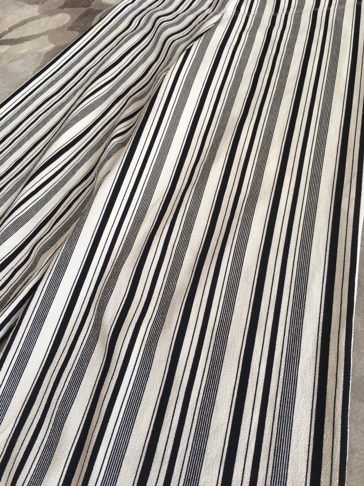 Gri Çizgili Pilili Kadın Kumaş Pantolon - Görsel 2