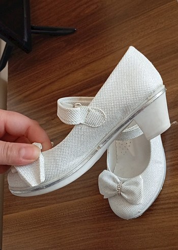 Akyüz Bebe Kız Çocuk Beyaz Fiyonk Detaylı Babet topuklu