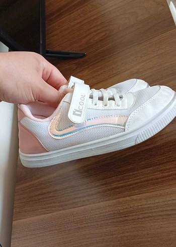 32 Beden Kız Çocuk Beyaz Cırt Cırtlı Spor Ayakkabı